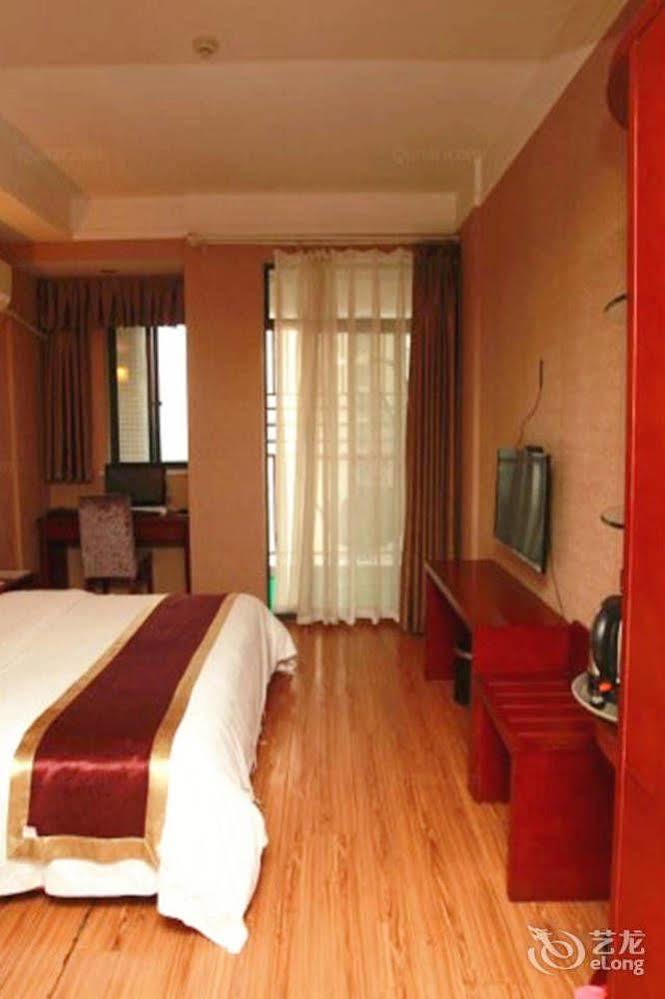 Helun Hotel Чэнду Экстерьер фото